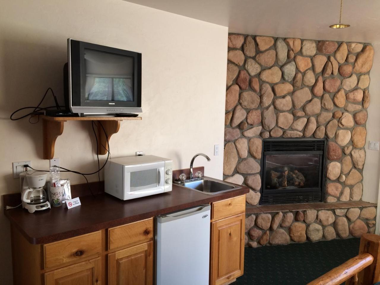 Creekside Preserve Lodge & Cabins Cordes Lakes Экстерьер фото