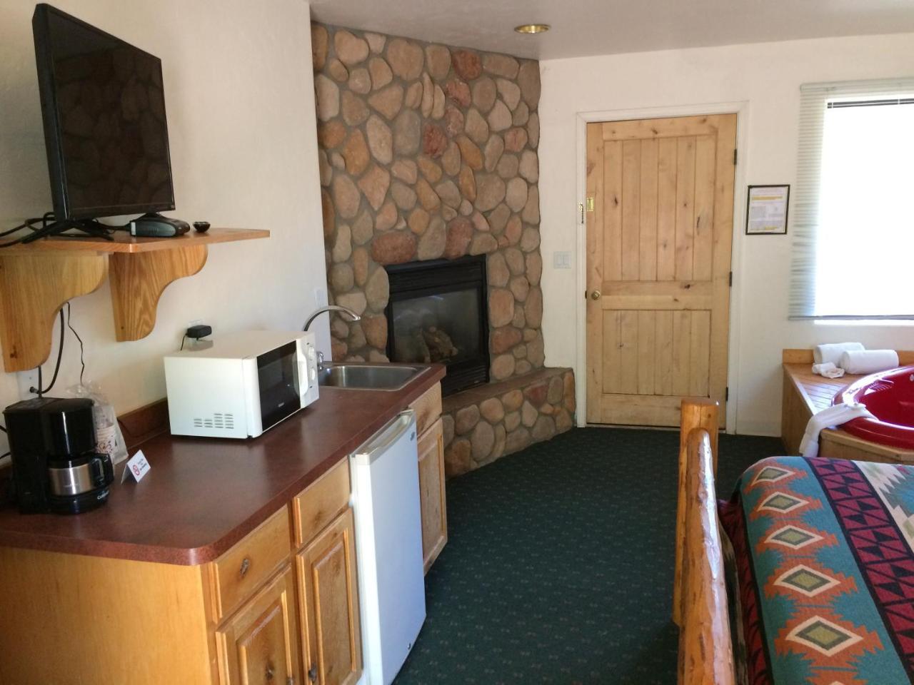 Creekside Preserve Lodge & Cabins Cordes Lakes Экстерьер фото